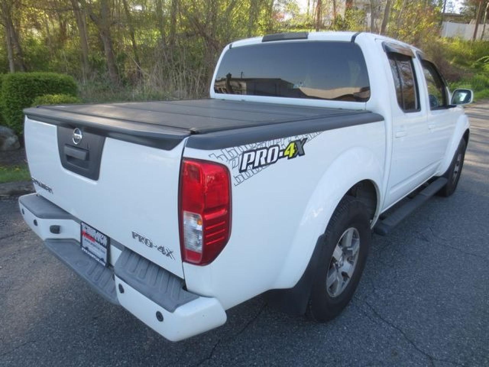 2013 White /Gray Nissan Frontier PRO-4X (1N6AD0EV0DN) with an 3.0L V6 DOHC 24V engine, Automatic 6-speed transmission, located at 270 US Route 6, Mahopac, NY, 10541, (845) 621-0895, 41.349022, -73.755280 - Photo #3